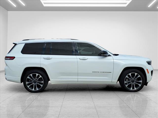 Used 2022 Jeep Grand Cherokee L Overland w/ Luxury Tech Group IV AWD/4WD image 16