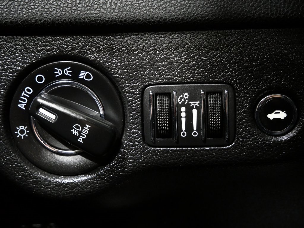 Used 2020 Chrysler 300 S image 15