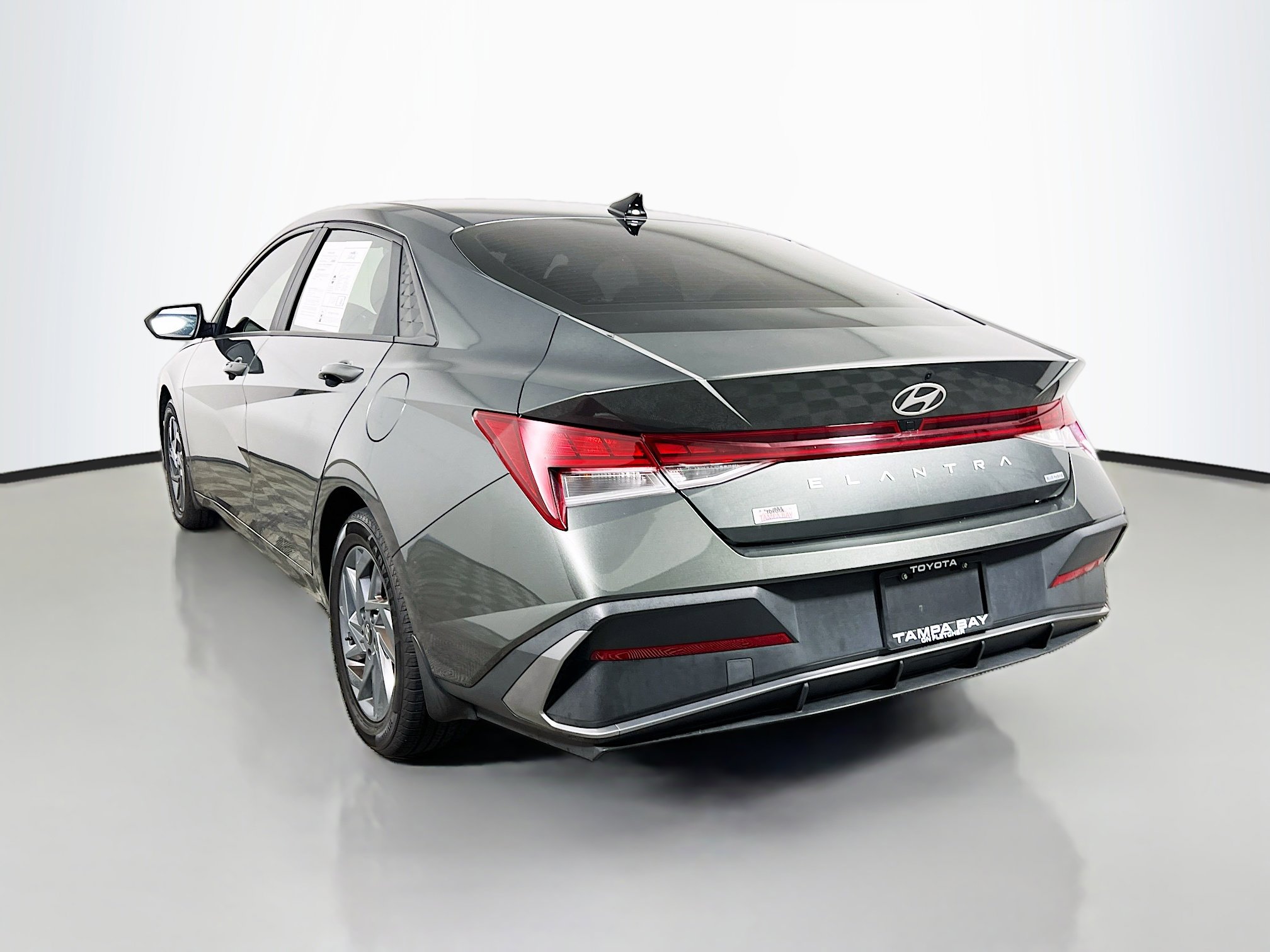 Used 2024 Hyundai Elantra Blue FWD image 8