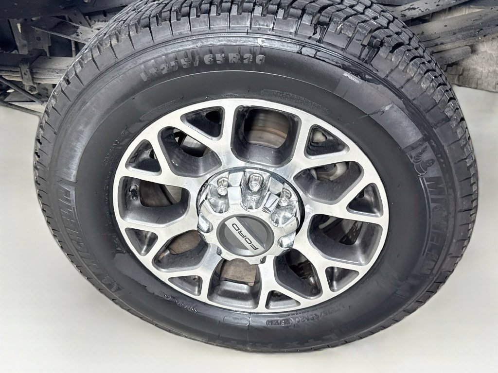 Used 2020 Ford F350 Lariat w/ FX4 Off-Road Package AWD/4WD image 38