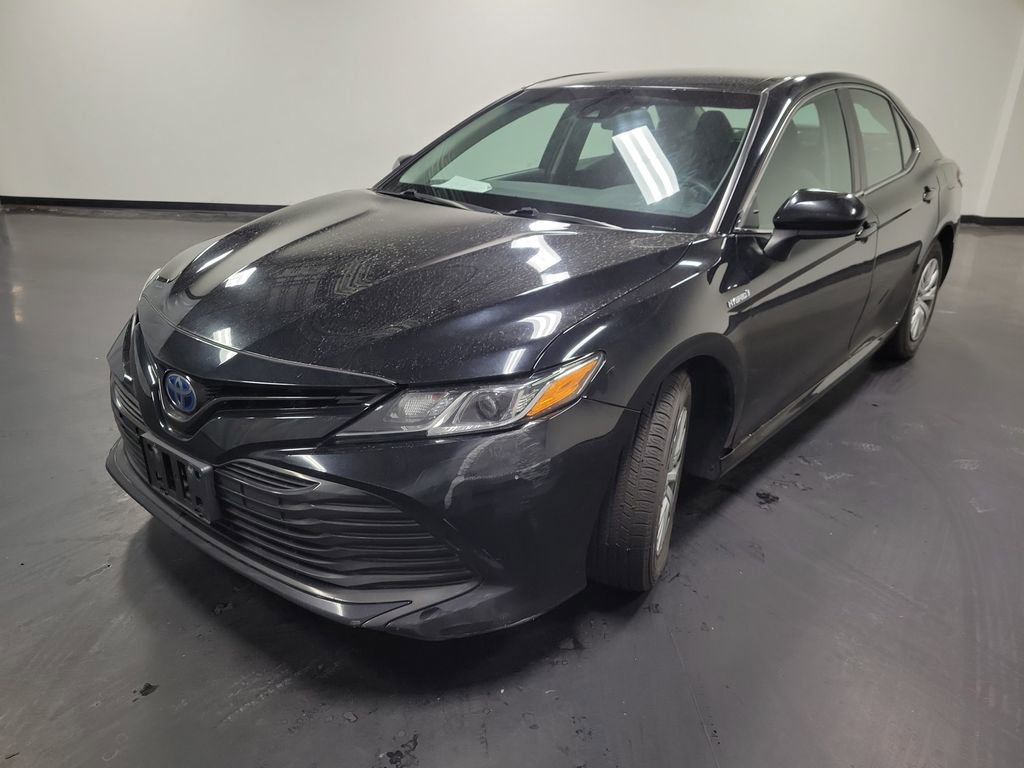 Used 2018 Toyota Camry LE image 4