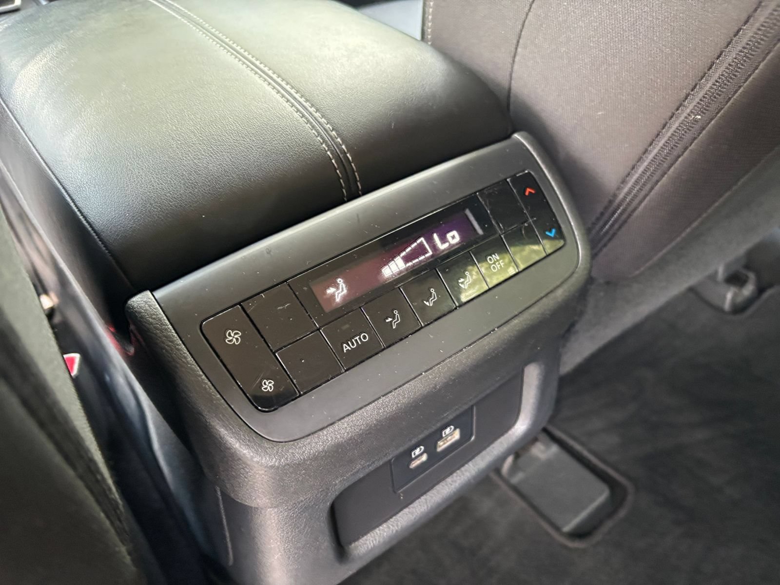 Used 2025 Nissan Pathfinder SV FWD image 25