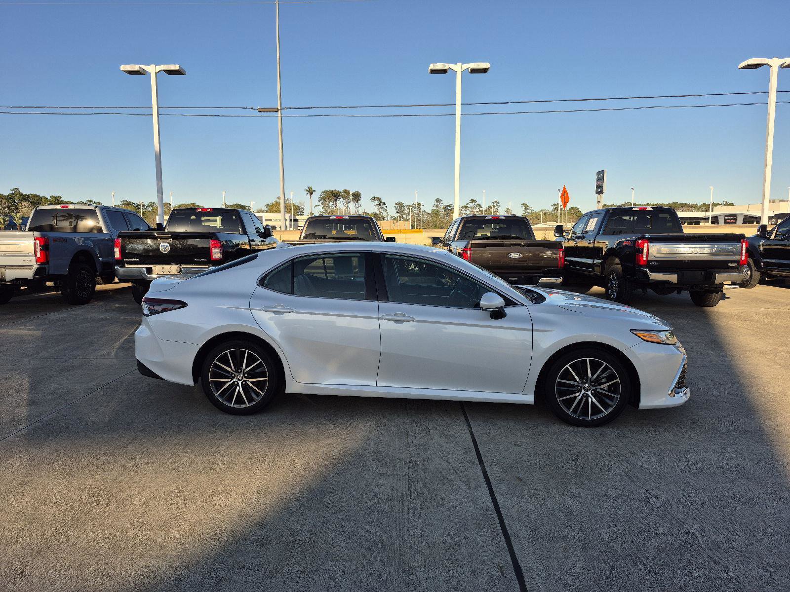 Used 2021 Toyota Camry XLE image 16