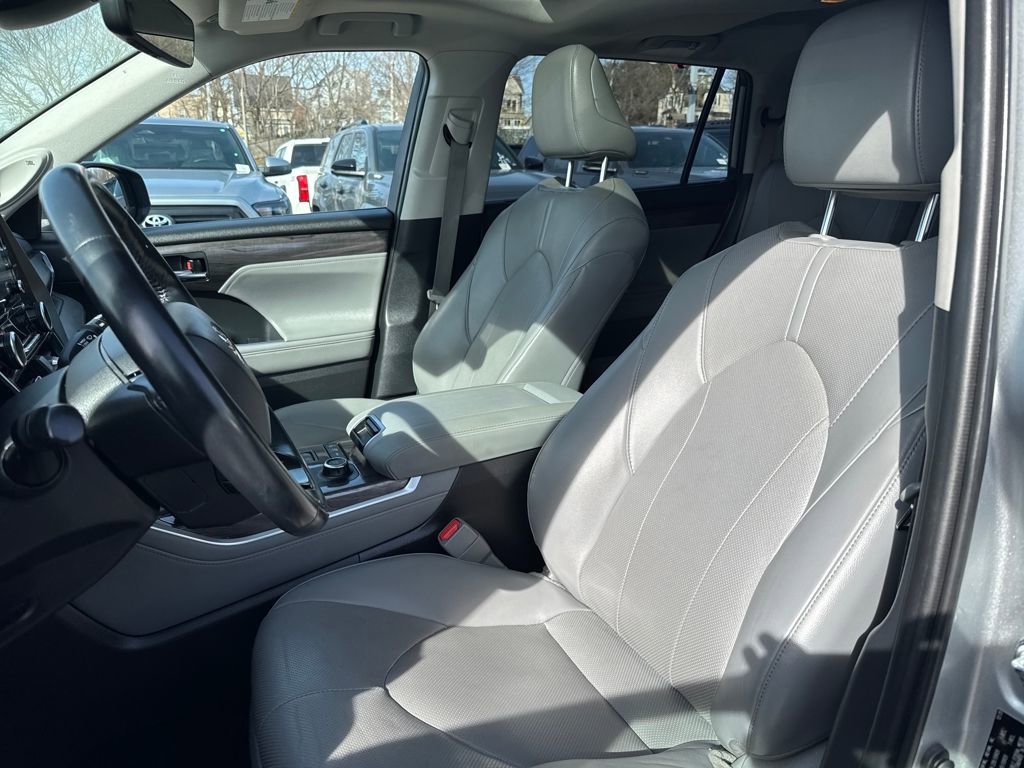 Used 2021 Toyota Highlander Limited AWD/4WD image 17