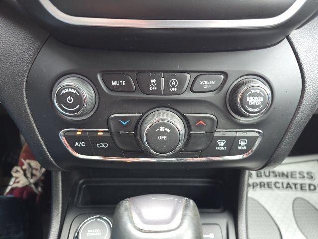 Used 2020 Jeep Cherokee Latitude Plus w/ Cold Weather Group AWD/4WD image 22