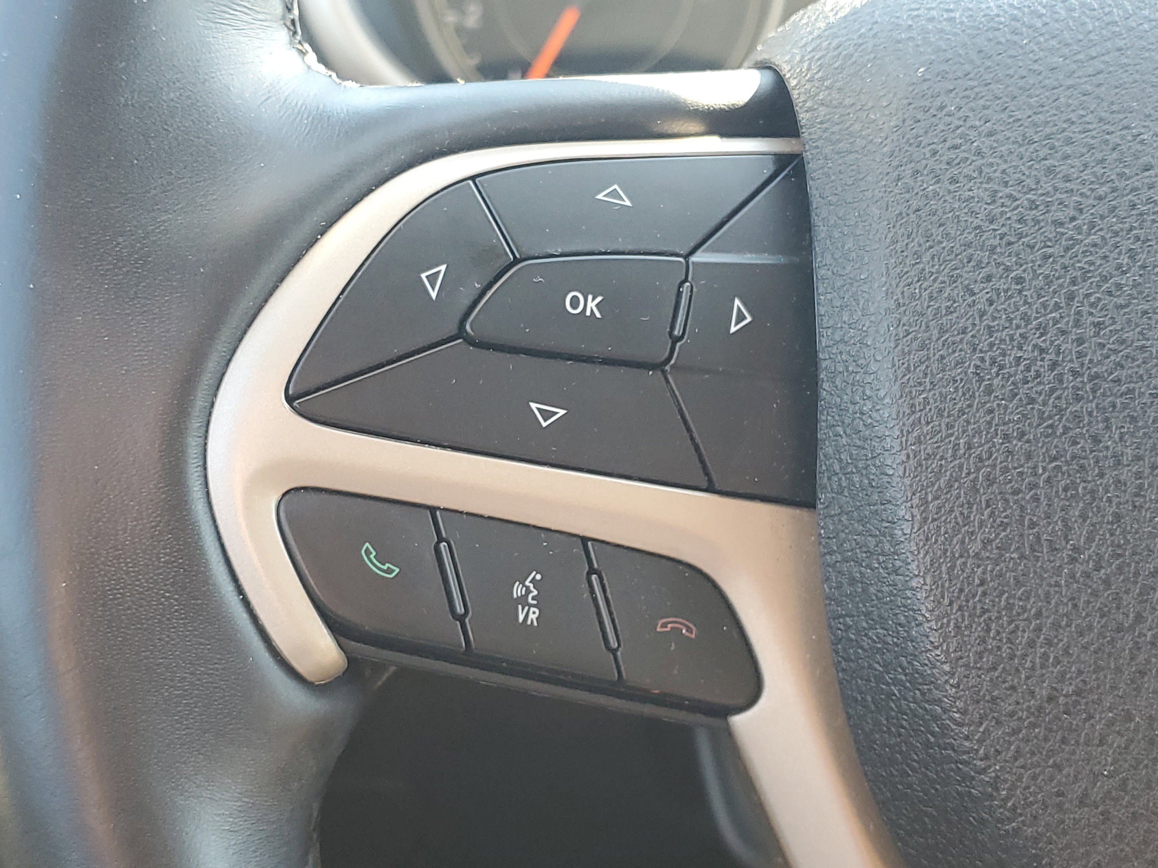Used 2018 Jeep Cherokee Limited FWD image 23