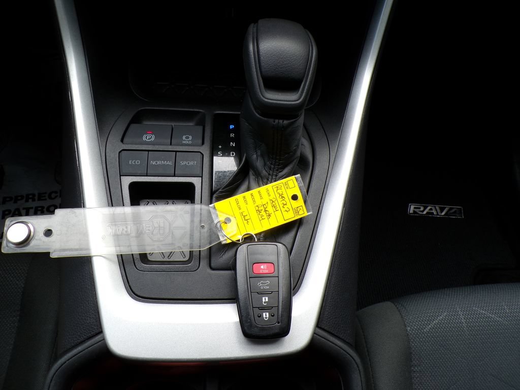 Used 2024 Toyota RAV4 XLE w/ Convenience Package FWD image 28