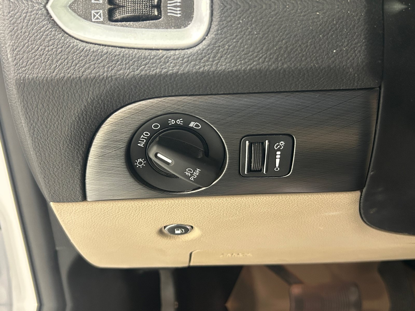 Used 2018 Dodge Durango Citadel w/ Technology Group RWD image 15