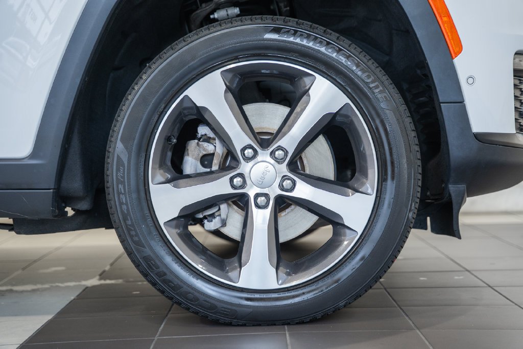Certified 2023 Jeep Grand Cherokee L Limited w/ Luxury Tech Group II AWD/4WD image 19