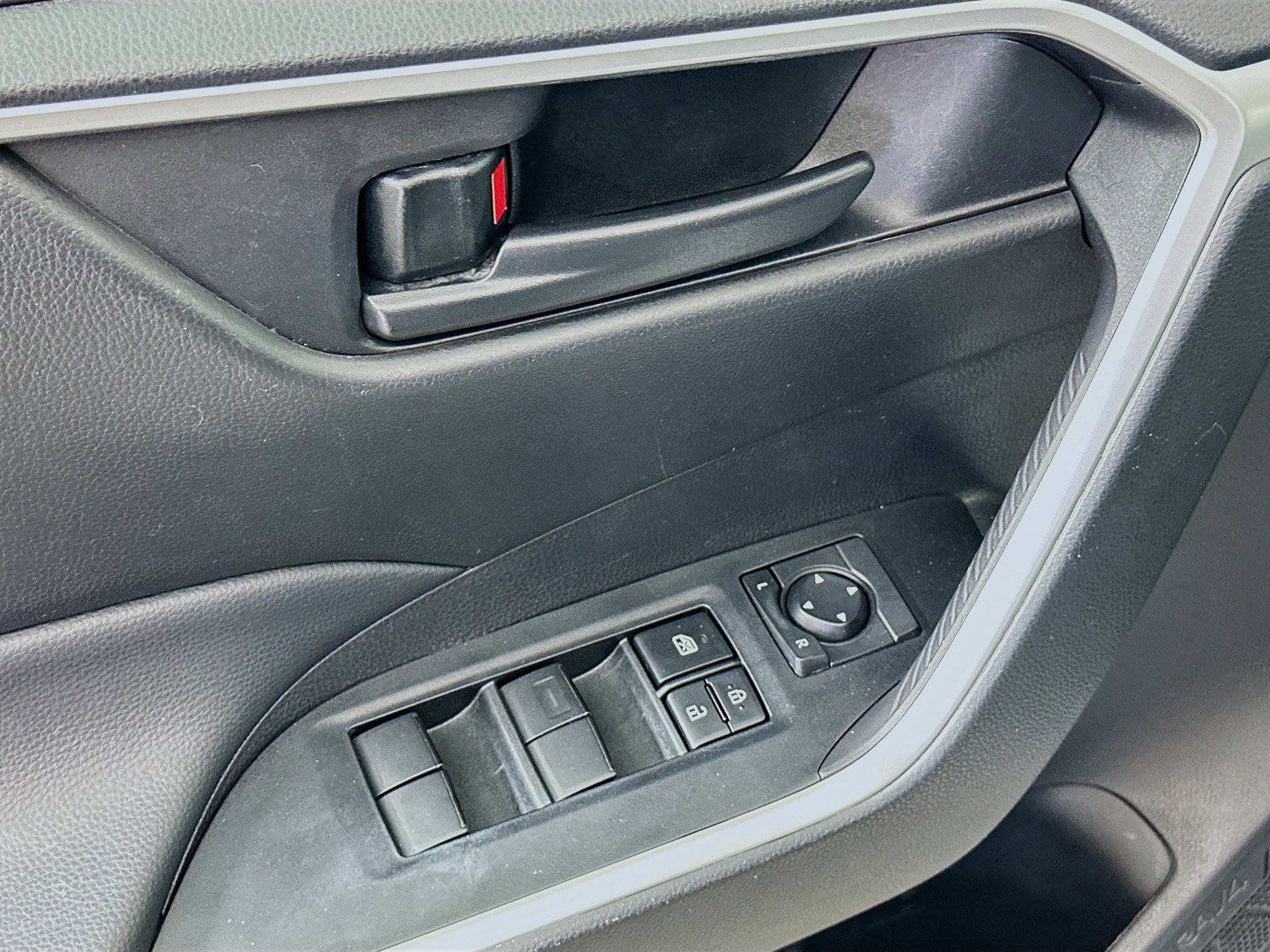 Used 2024 Toyota RAV4 LE image 15