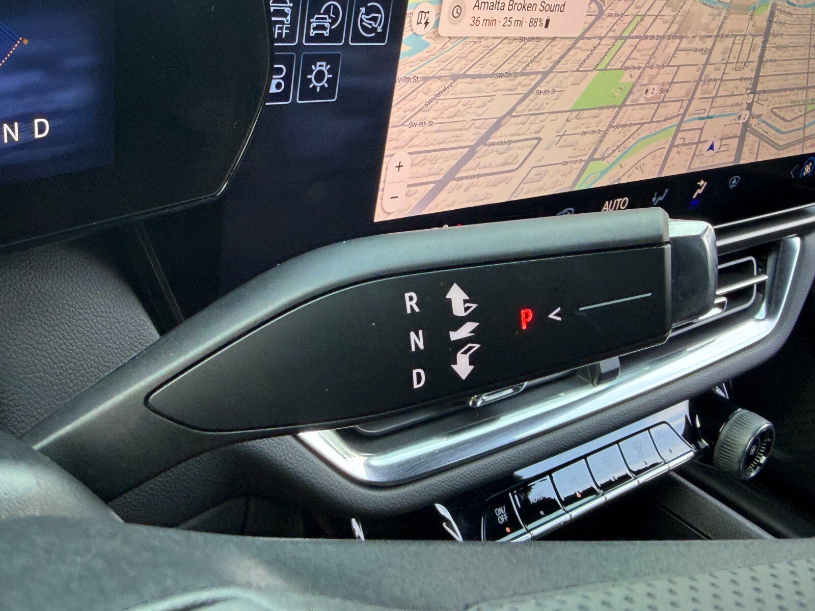 Used 2025 Chevrolet Equinox EV LT FWD image 28