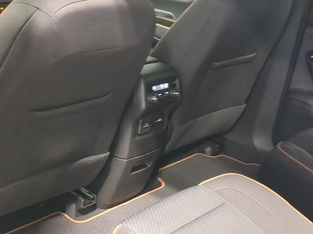 Used 2023 GMC Acadia AT4 AWD/4WD image 18