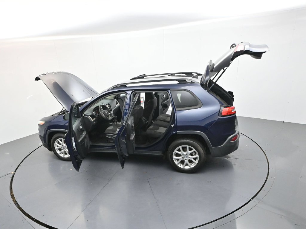 Used 2016 Jeep Cherokee Sport FWD image 27