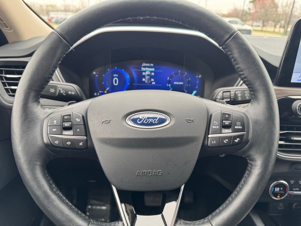 Used 2020 Ford Escape Titanium AWD/4WD image 25