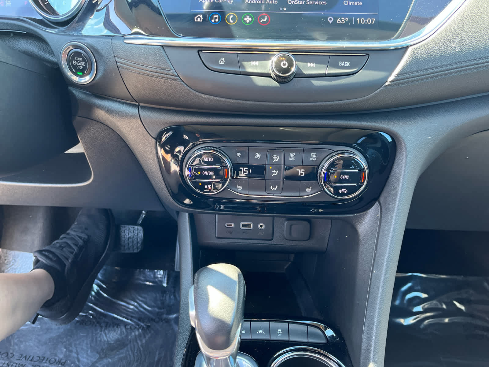 Used 2022 Buick Encore GX Essence w/ Experience Buick Package AWD/4WD image 18