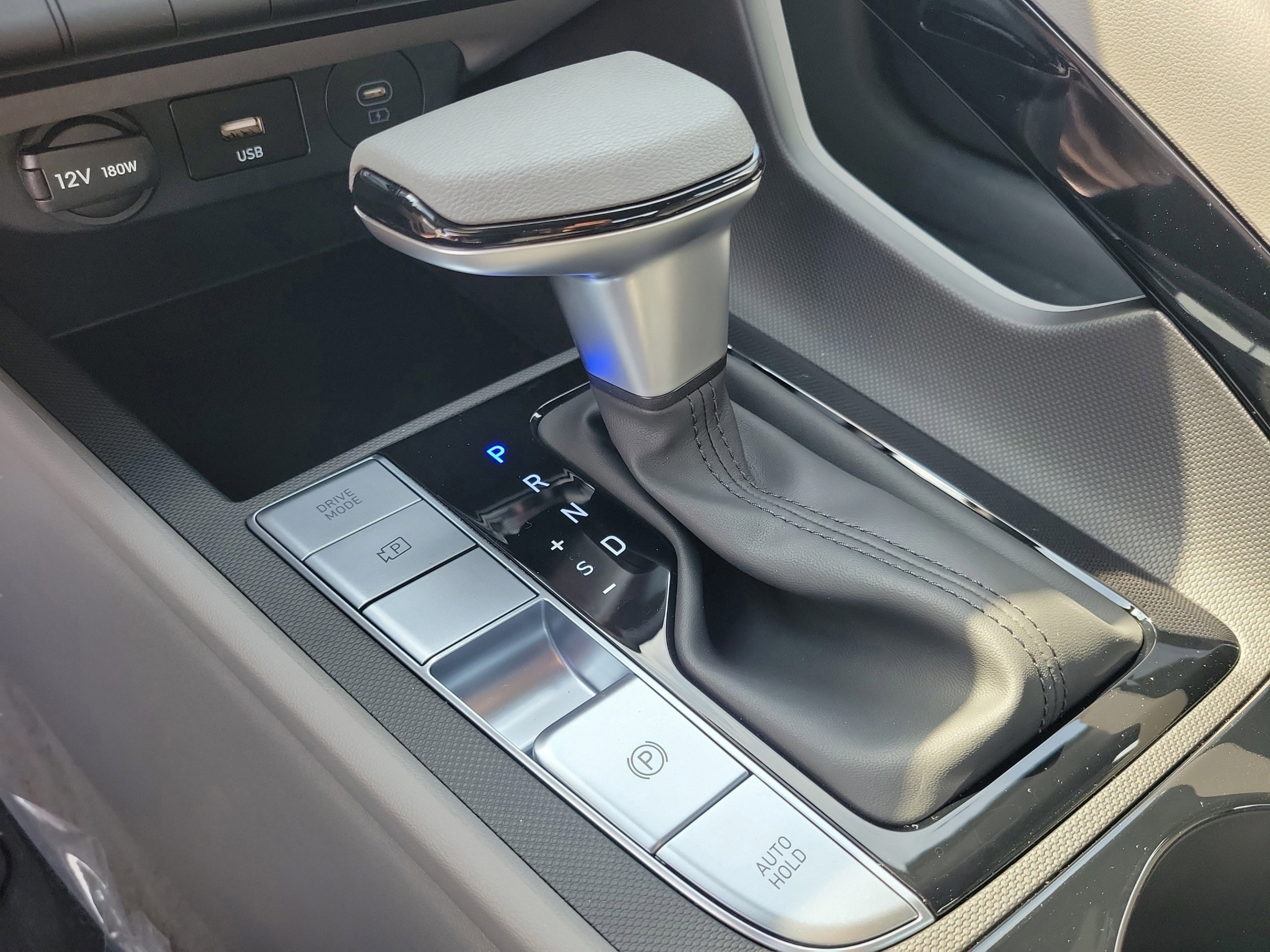 New 2025 Hyundai Elantra Hybrid w/ Cargo Package FWD image 7