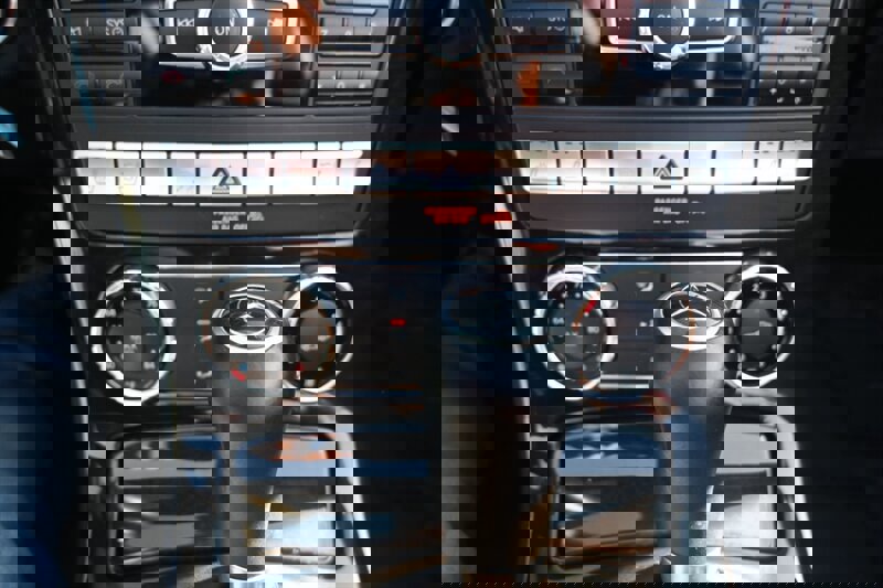 Used 2015 Mercedes-Benz SLK 250 image 49