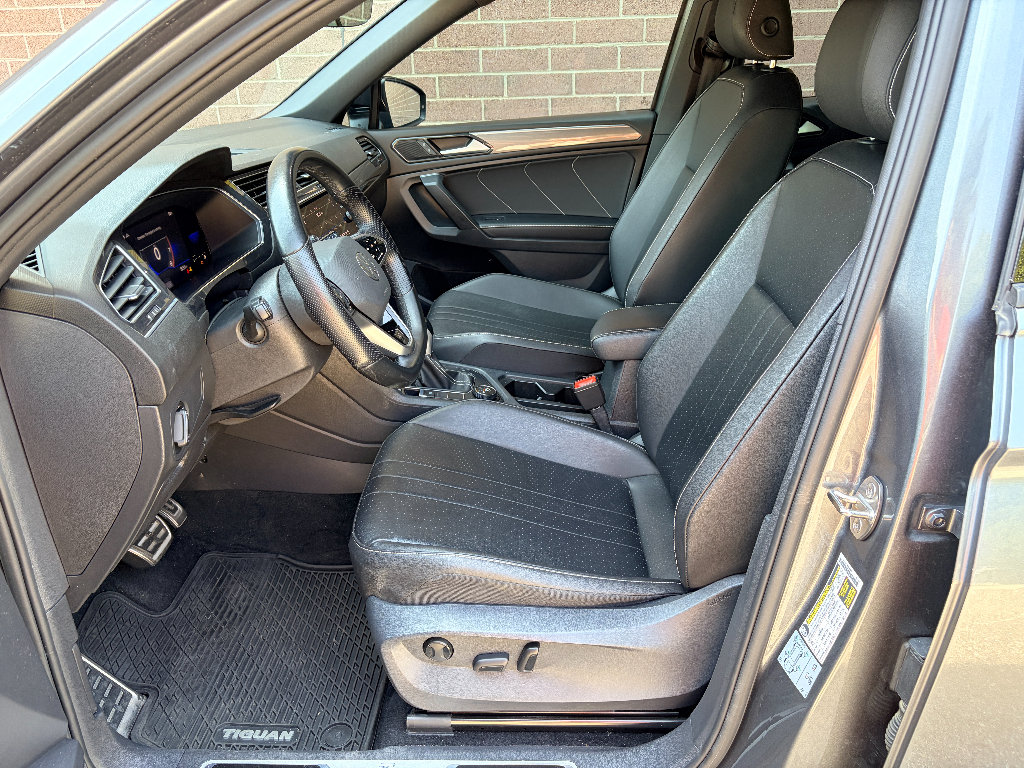 Used 2022 Volkswagen Tiguan SE R-Line AWD/4WD image 12