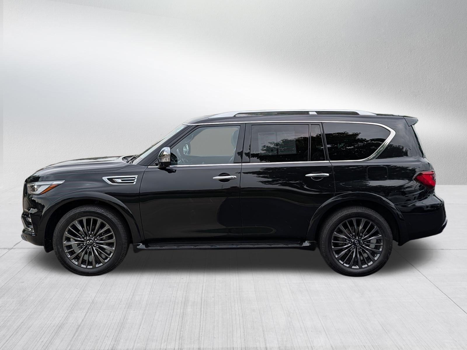 Certified 2022 INFINITI QX80 Sensory w/ Cargo Package AWD/4WD image 4
