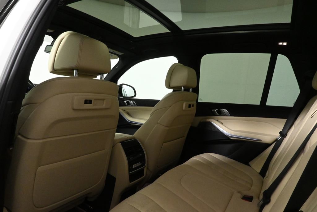 Used 2021 BMW X5 xDrive40i w/ Convenience Package image 32