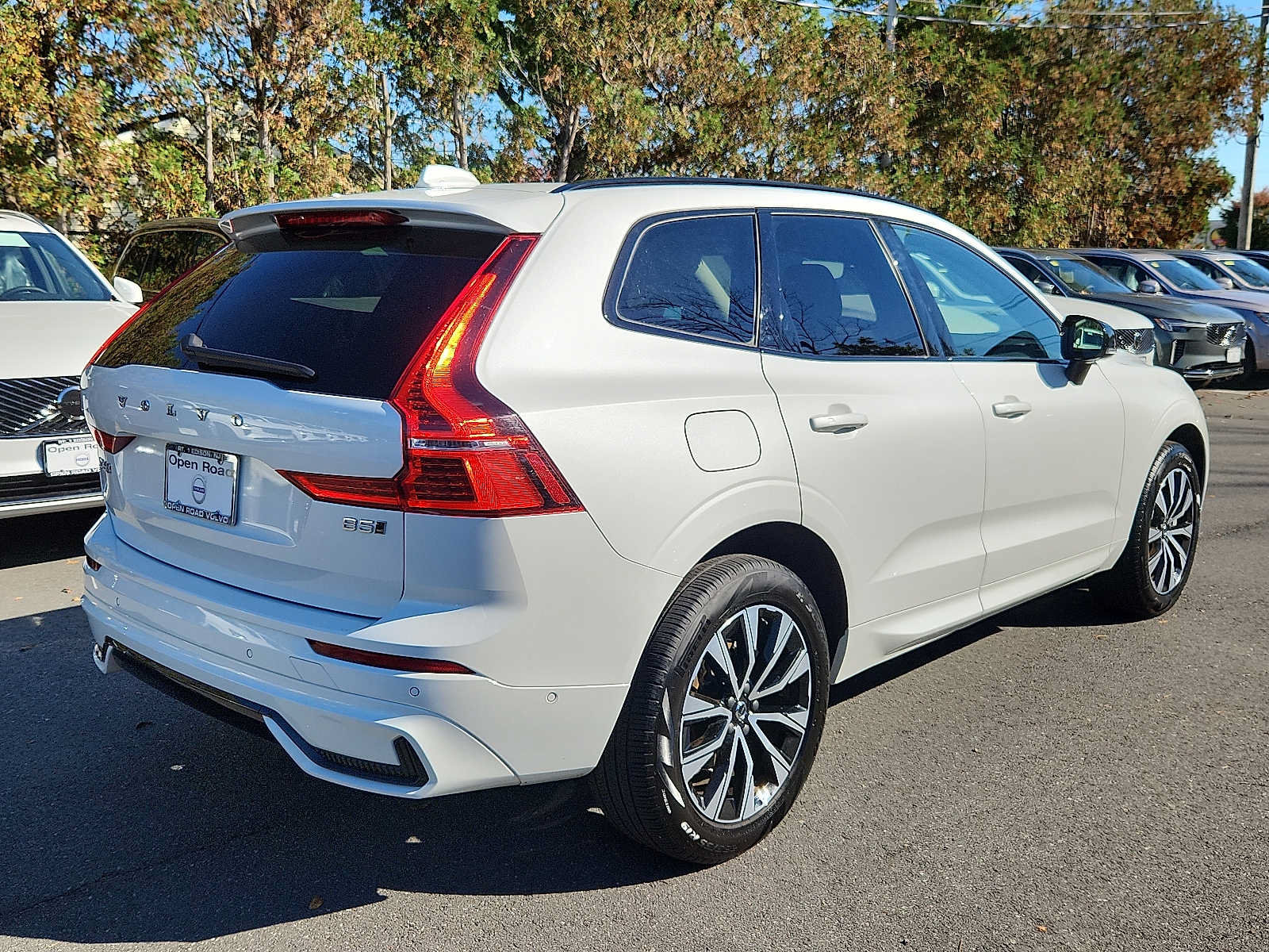 Certified 2024 Volvo XC60 B5 Plus w/ Climate Package AWD/4WD image 6