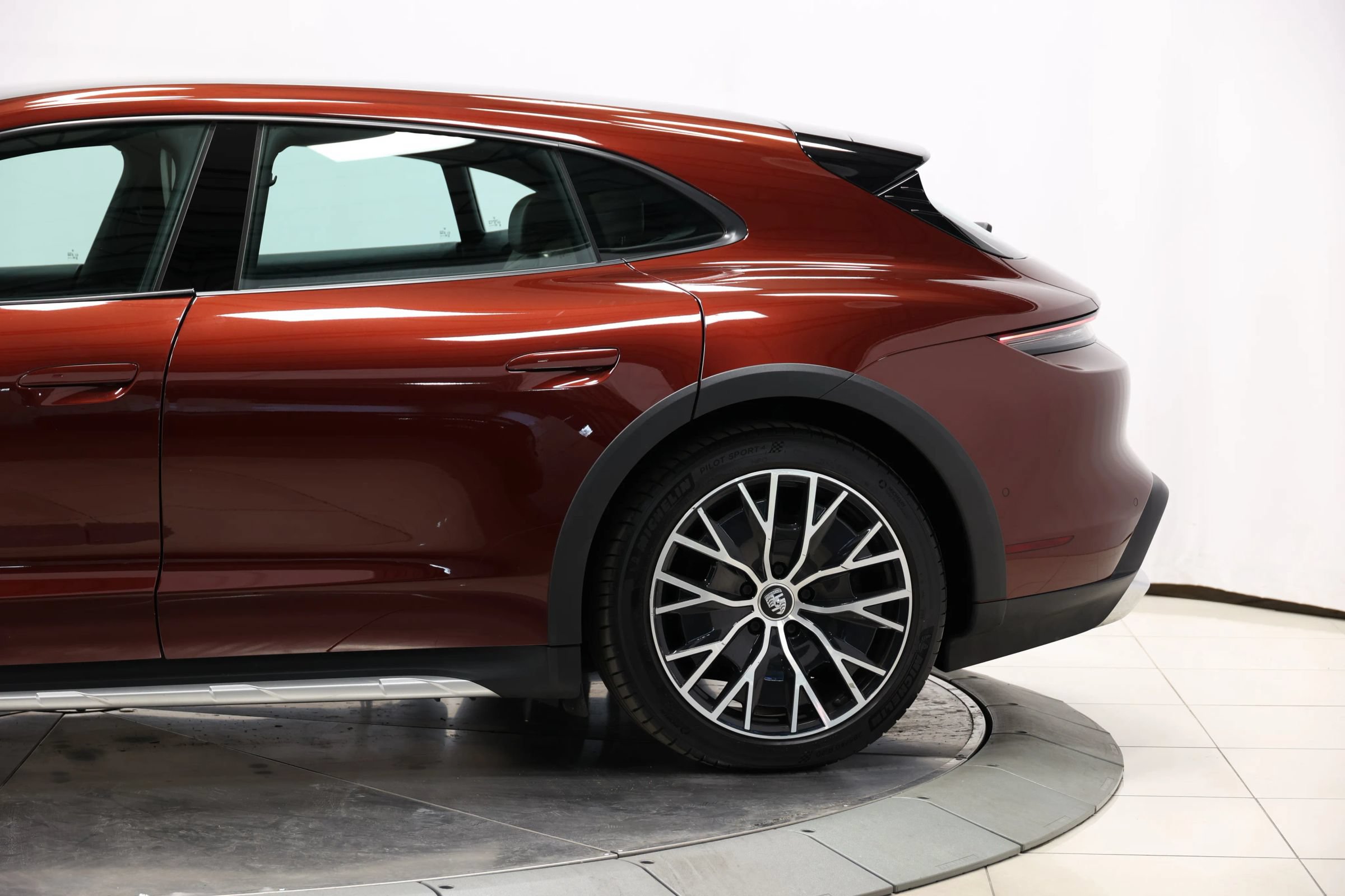 Used 2022 Porsche Taycan 4 Cross Turismo w/ Technology Package AWD/4WD image 9