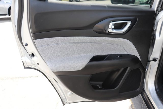 Used 2025 Jeep Compass Latitude image 13