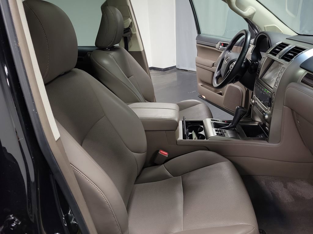 Used 2019 Lexus GX 460 image 24