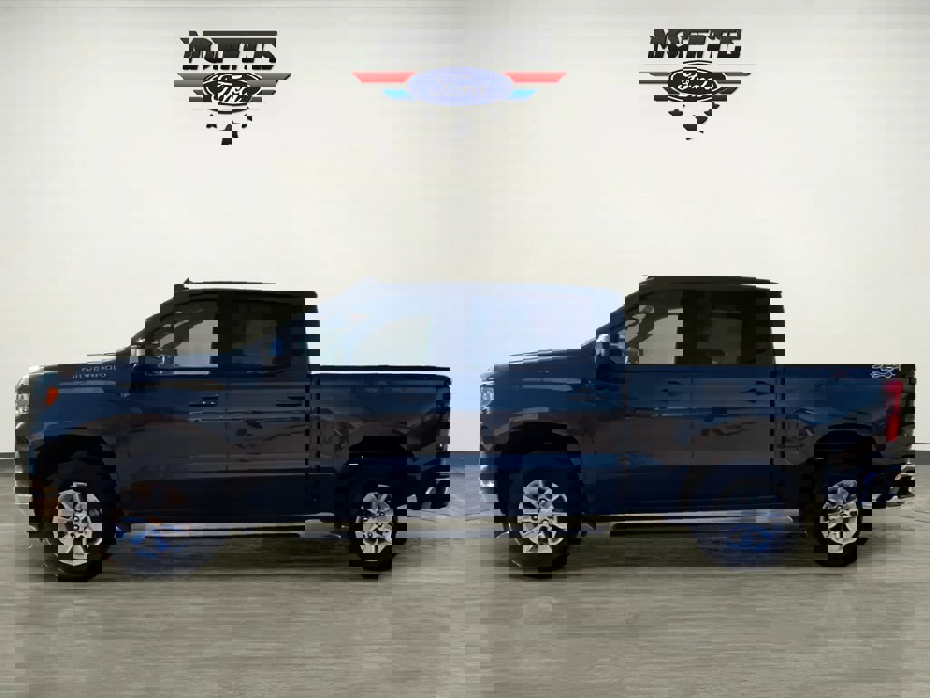 Used 2025 Chevrolet Silverado 1500 LT image 2