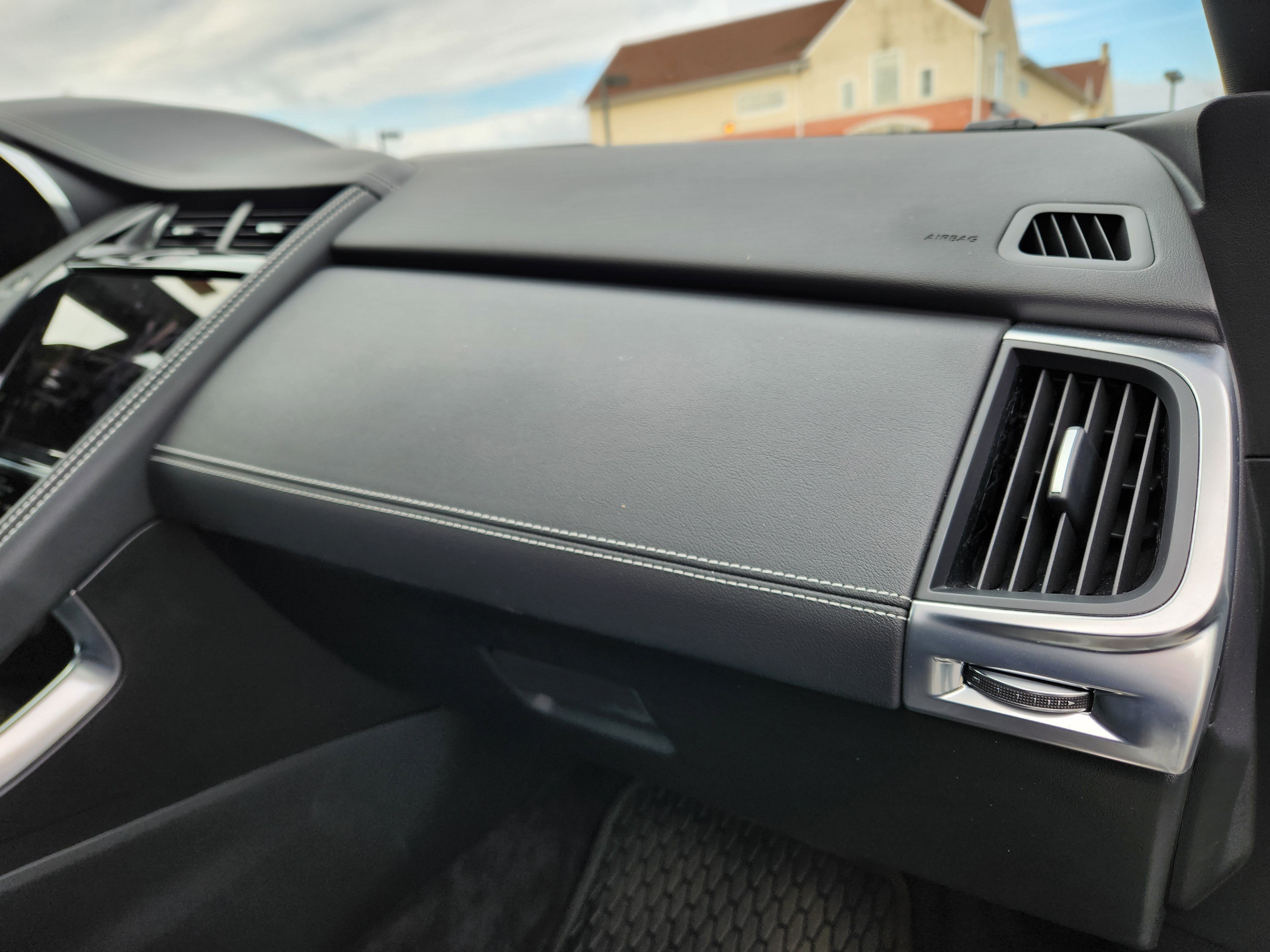 Certified 2024 Jaguar E-PACE R-Dynamic SE image 17