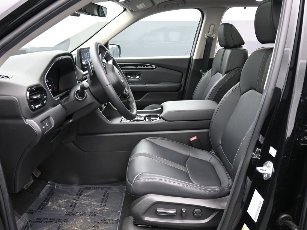 Certified 2025 Honda Pilot Touring image 34