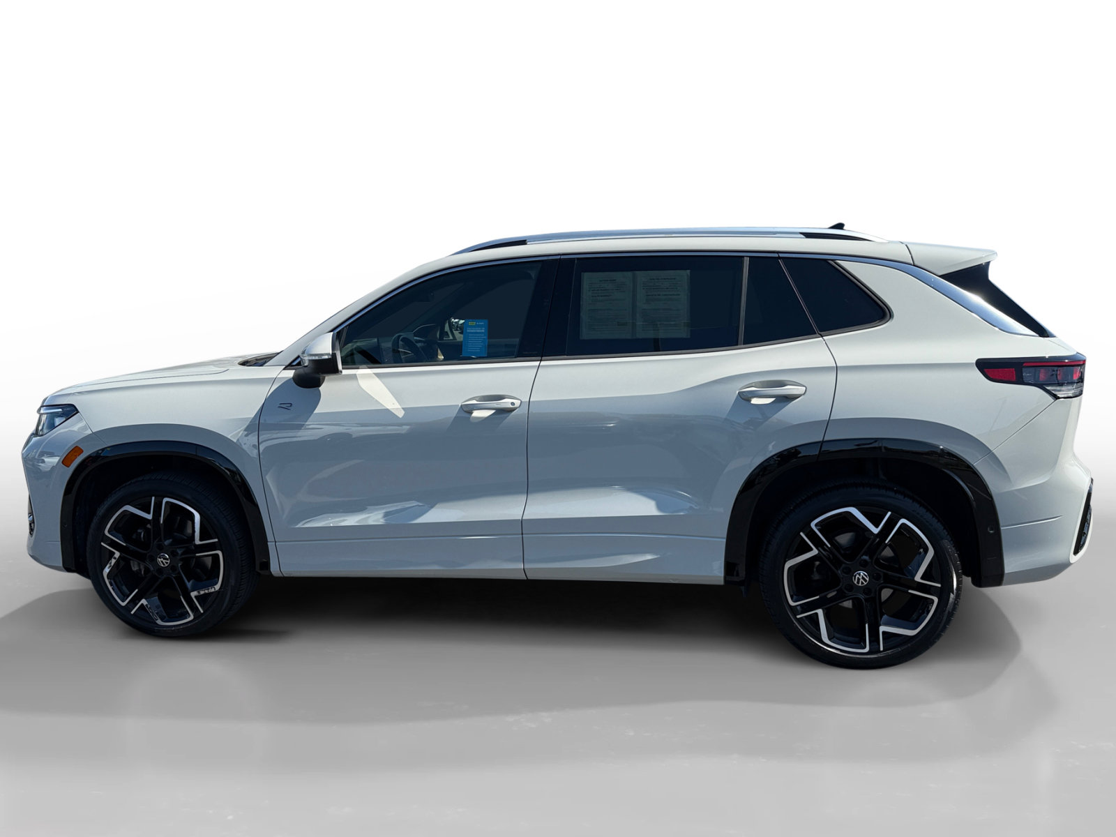 Certified 2025 Volkswagen Tiguan SEL R-Line AWD/4WD image 2