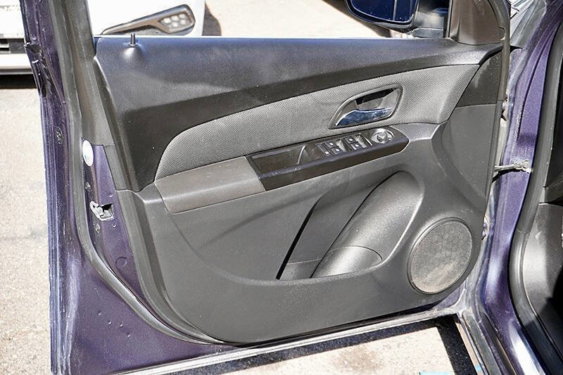 Used 2014 Chevrolet Cruze LT image 23