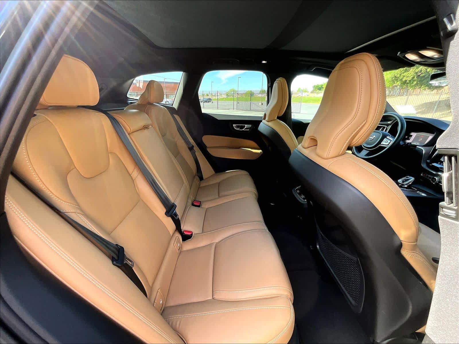 Used 2023 Volvo XC60 B5 Ultimate w/ Protection Package Premier FWD image 30