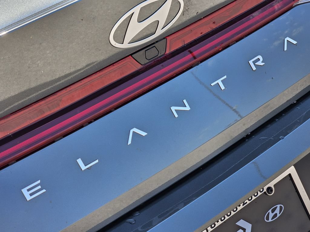 New 2026 Hyundai Elantra Limited FWD image 11