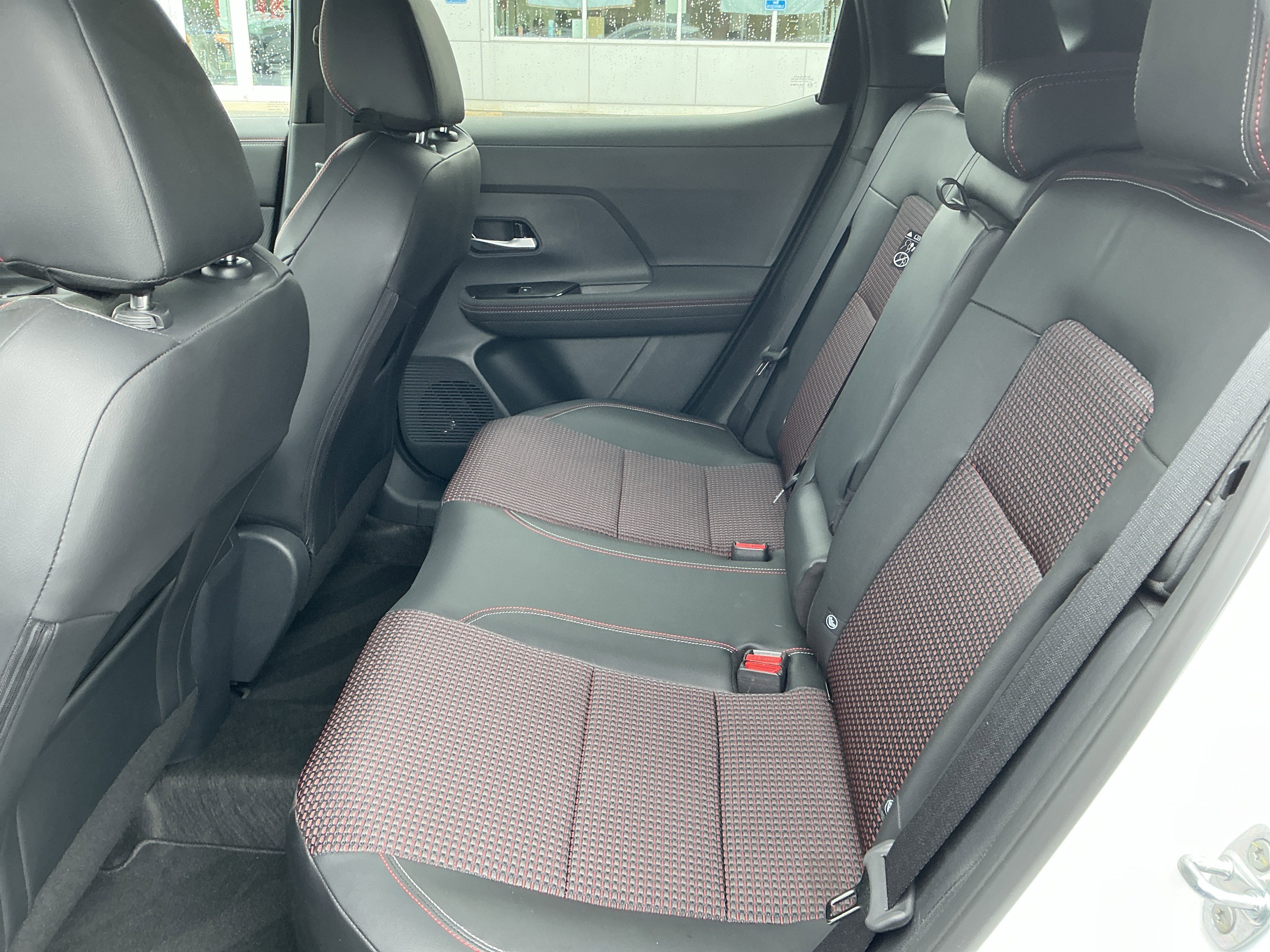 Used 2025 Nissan Kicks SR AWD/4WD image 16