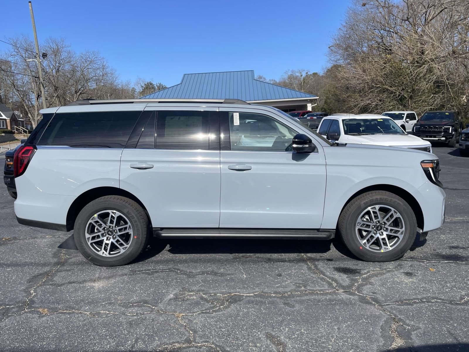 New 2026 Ford Expedition Active image 2