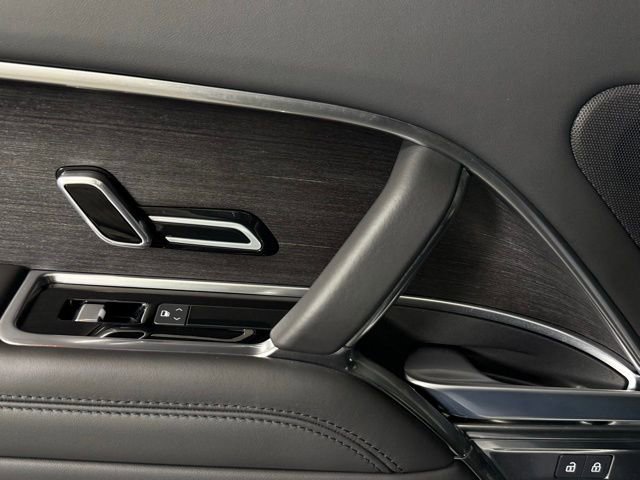 New 2025 Land Rover Range Rover SE image 23