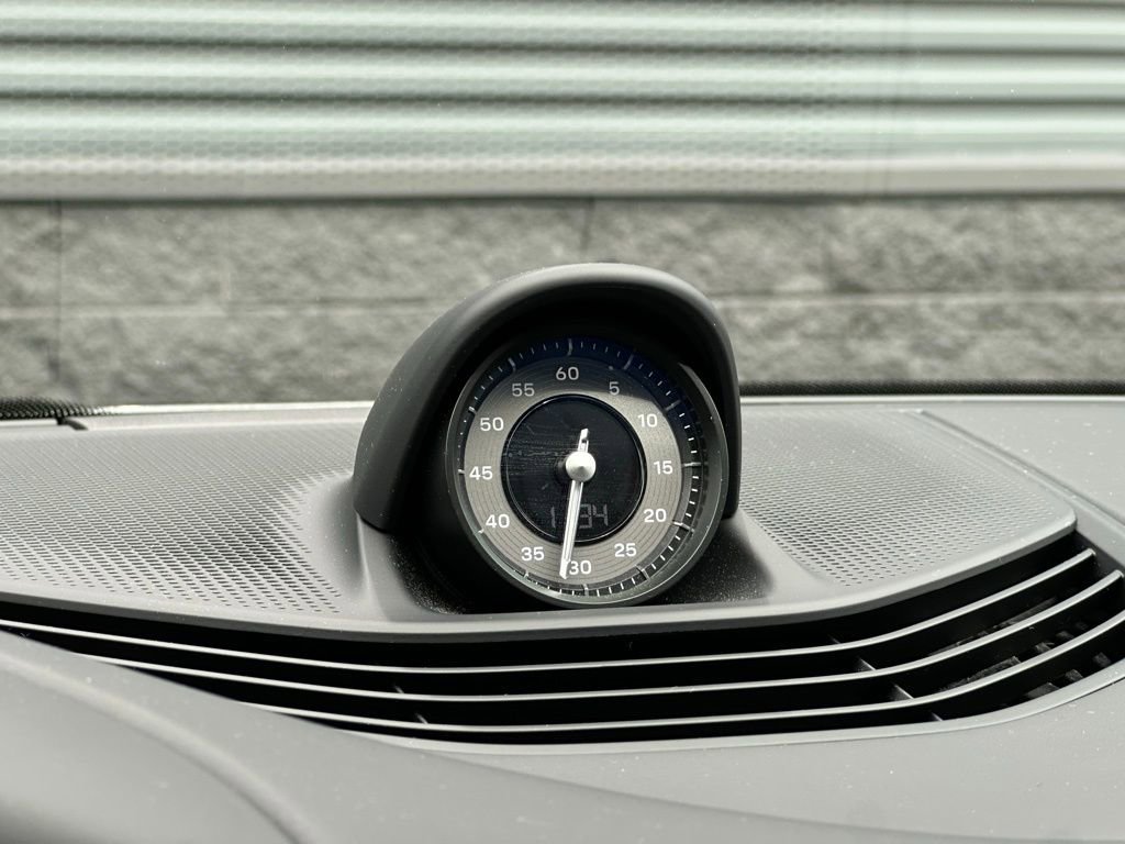 Used 2025 Porsche Taycan image 31