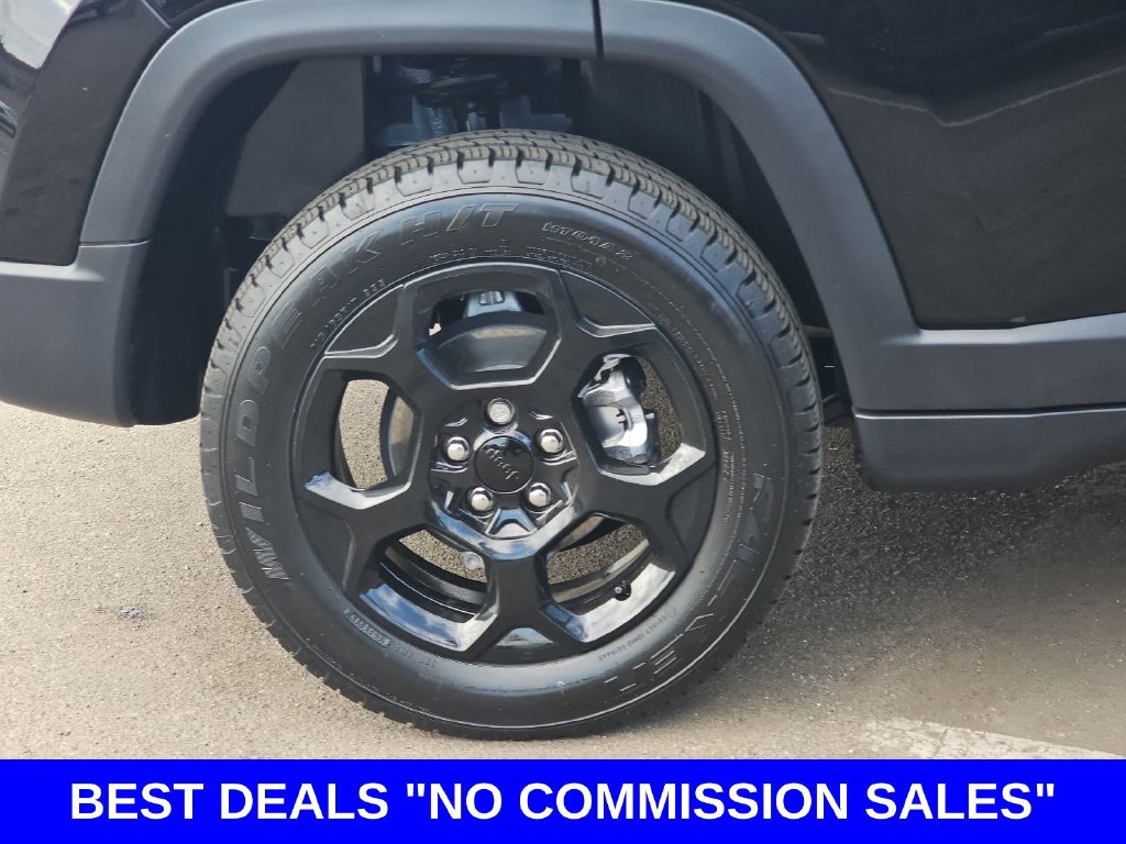 Used 2023 Jeep Compass Trailhawk w/ Sun and Sound Group AWD/4WD image 36