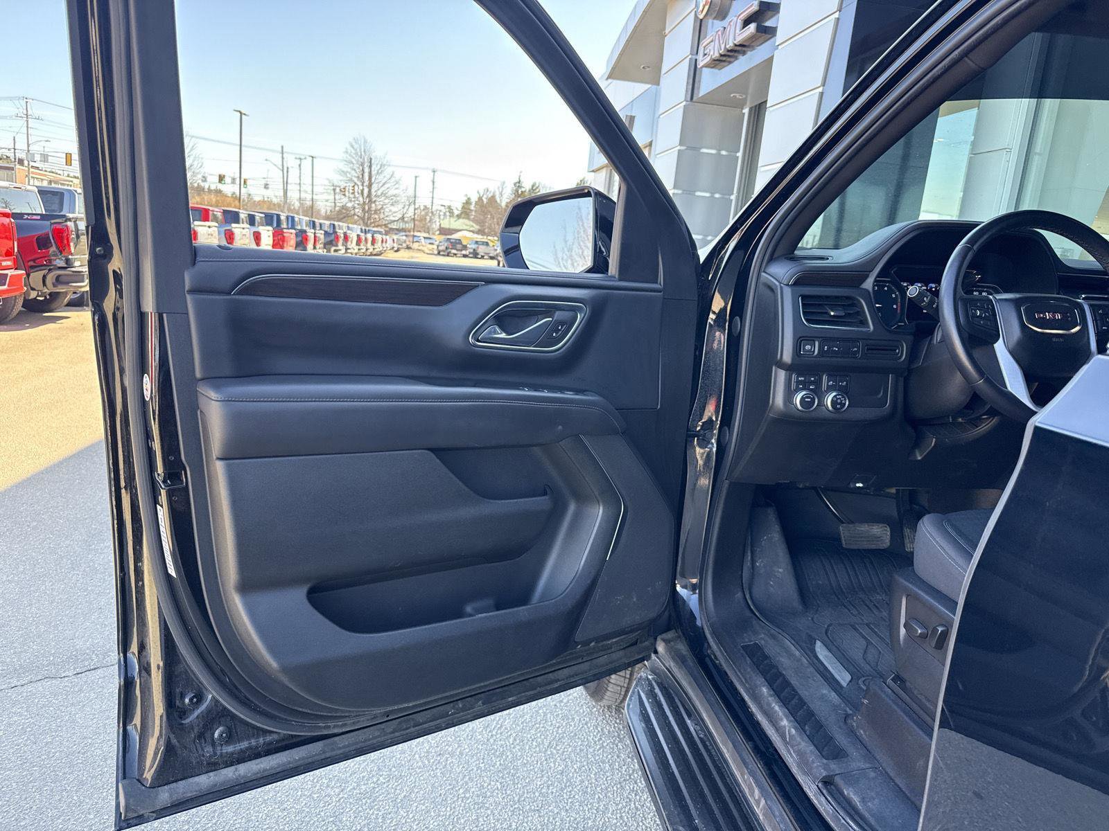 Used 2021 GMC Yukon SLE image 11