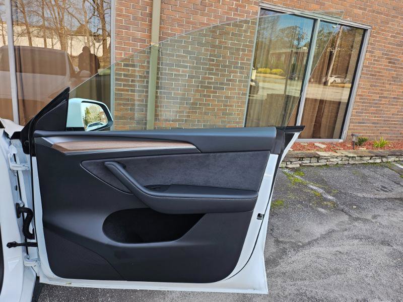 Used 2025 Tesla Model Y Long Range image 58