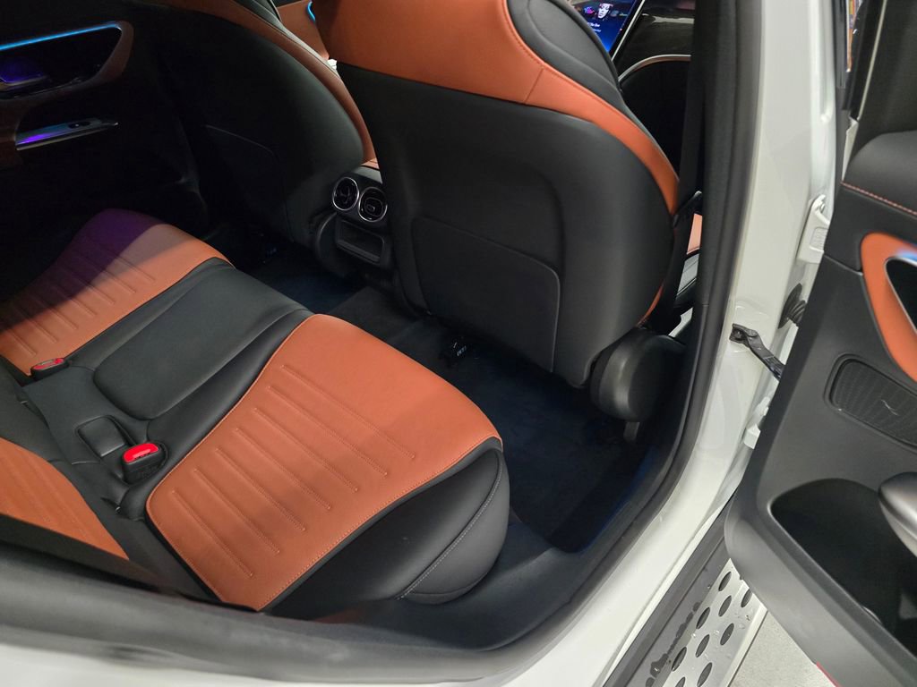 Used 2025 Mercedes-Benz GLC 300 4MATIC w/ AMG Line image 32