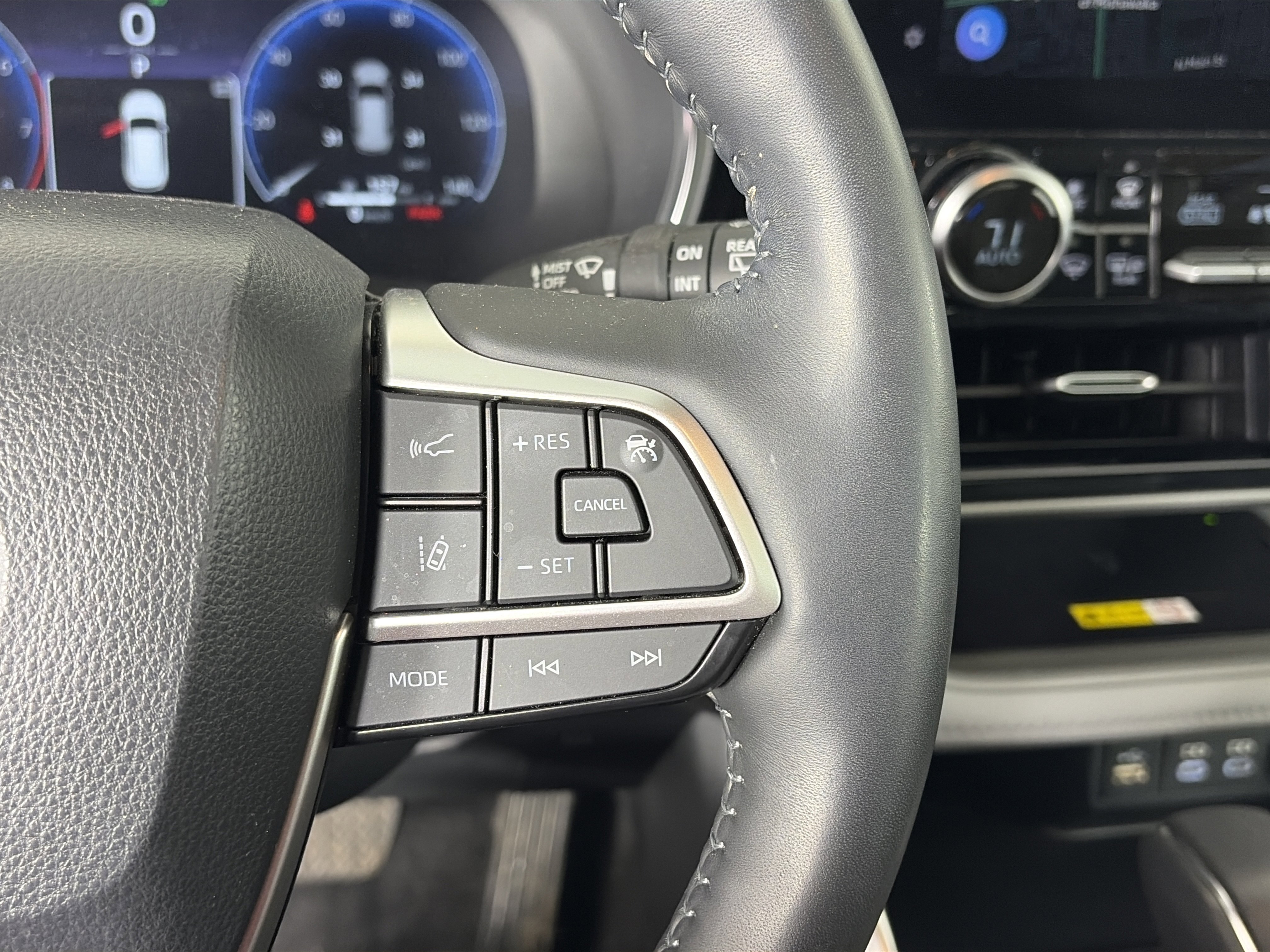 Used 2023 Toyota Highlander Platinum image 34