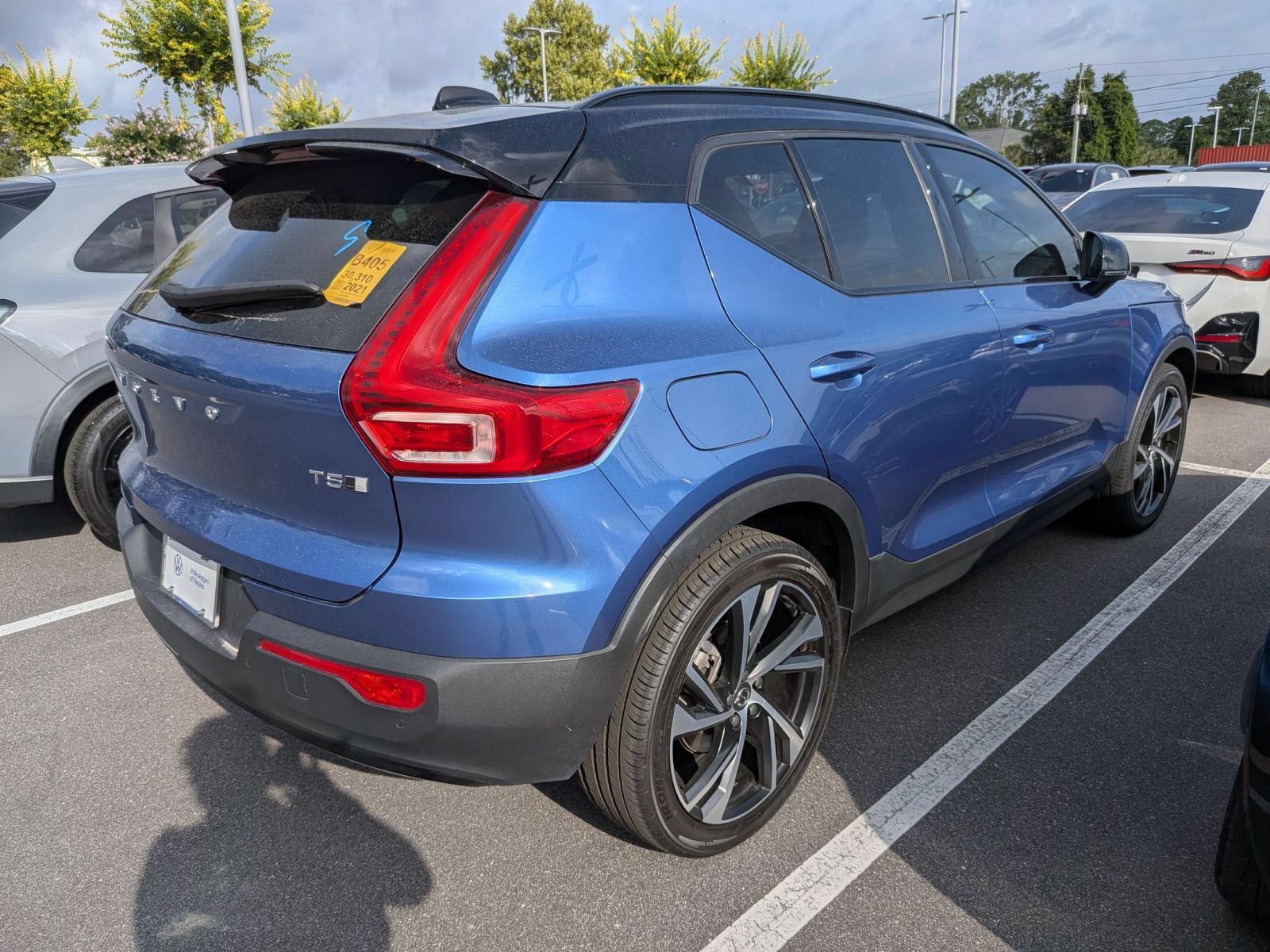 Used 2021 Volvo XC40 T5 R-Design w/ Climate Package AWD/4WD image 2