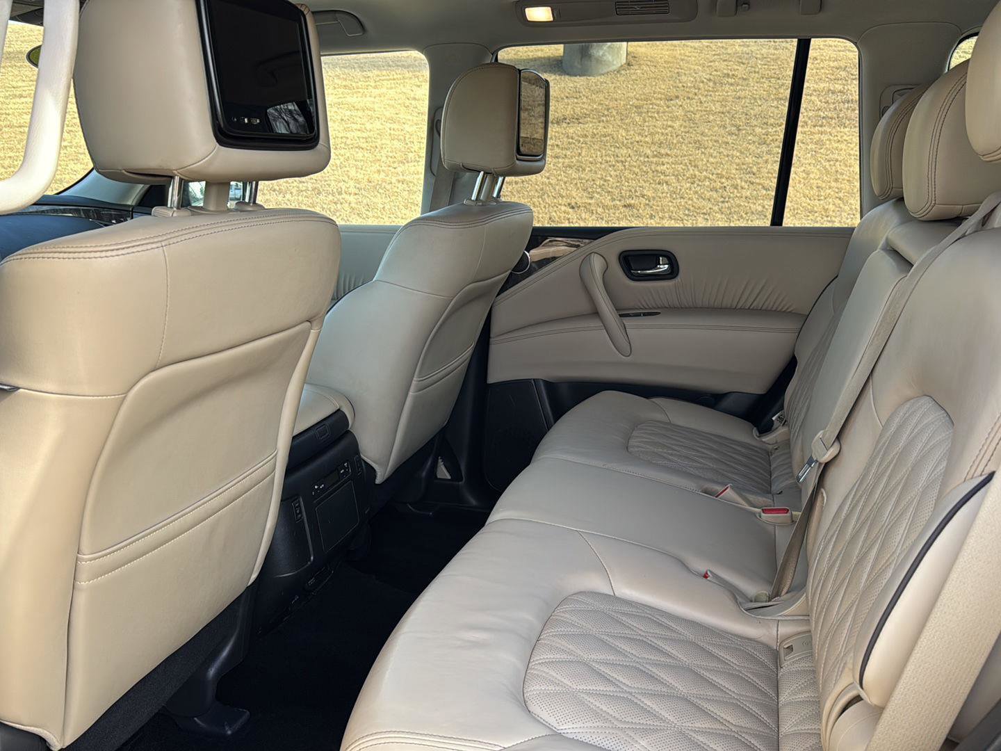 Used 2022 Nissan Armada Platinum image 9