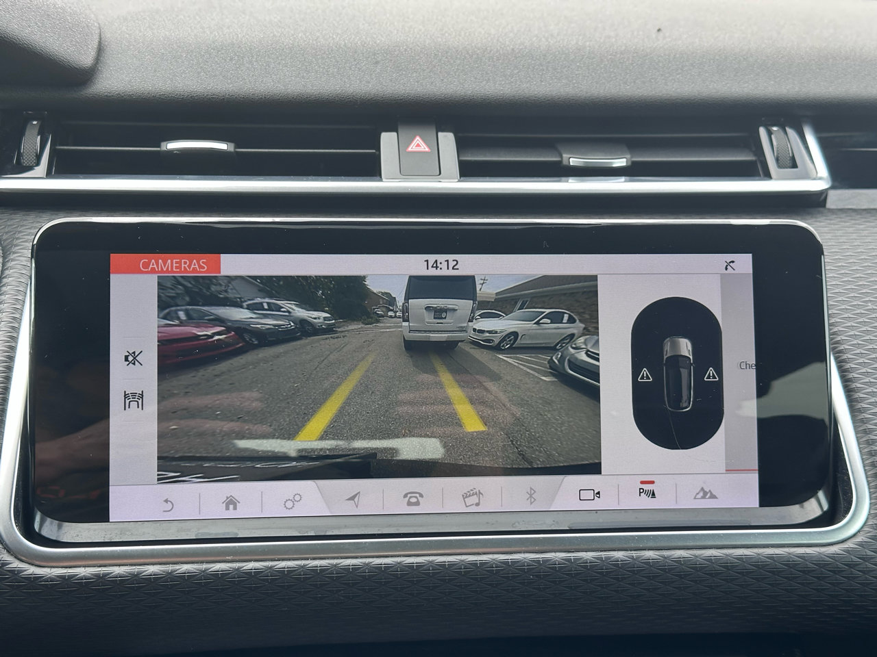 Used 2018 Land Rover Range Rover Velar R-Dynamic SE image 26