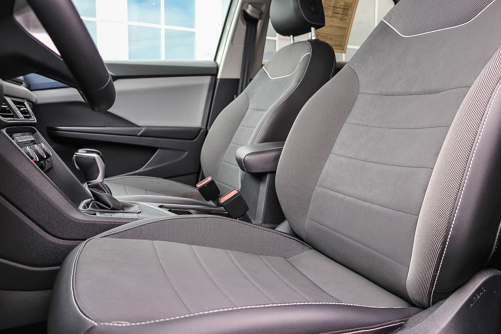 Used 2023 Volkswagen Taos SE w/ Panoramic Sunroof Package FWD image 24