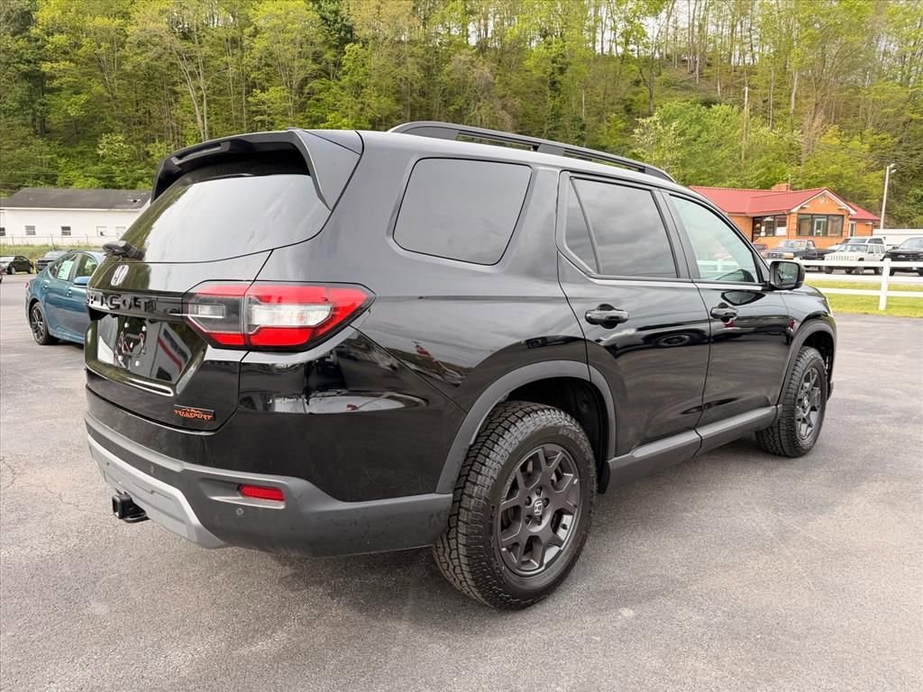 Used 2025 Honda Pilot TrailSport image 4