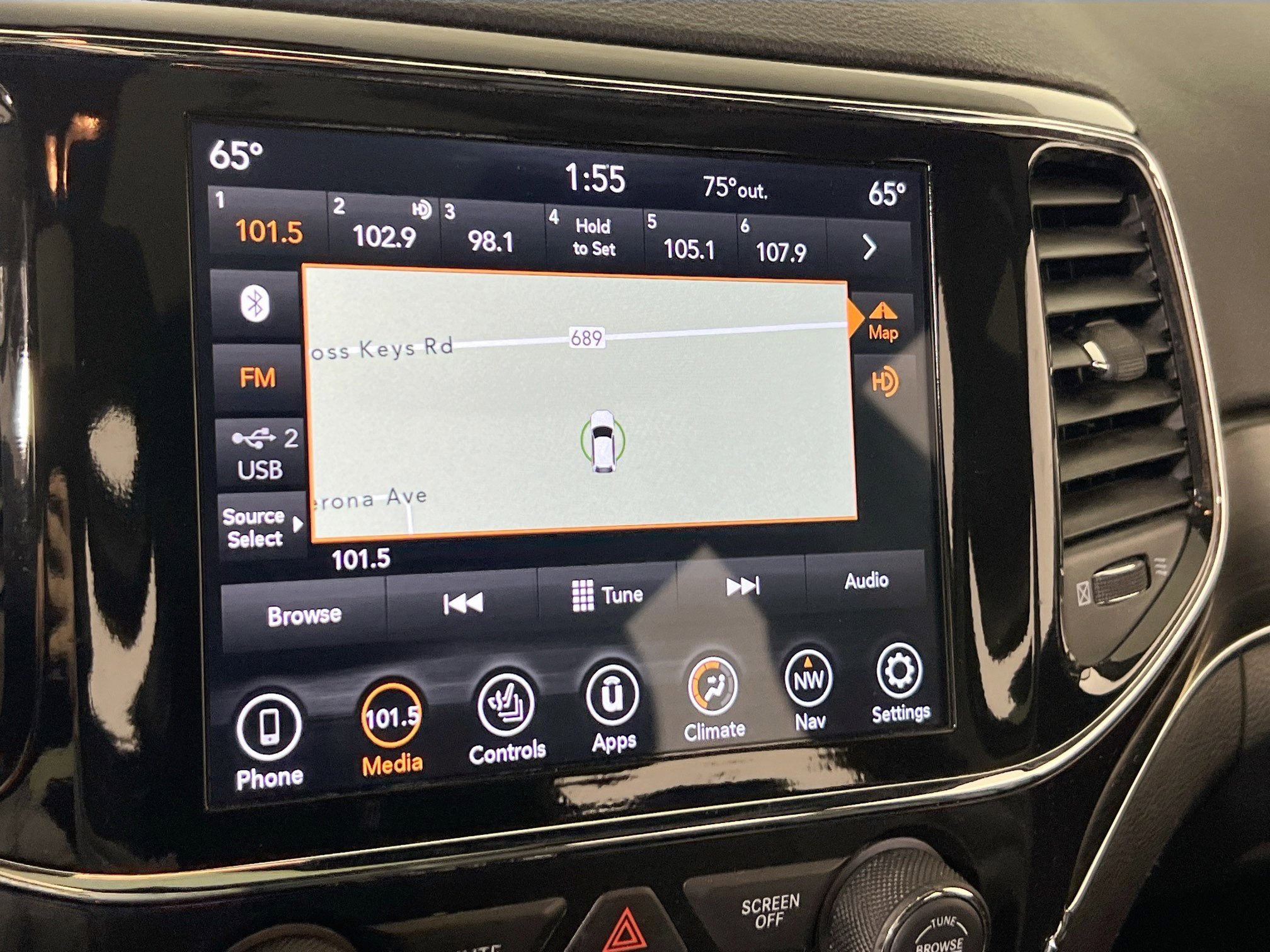 Used 2022 Jeep Grand Cherokee Limited image 15